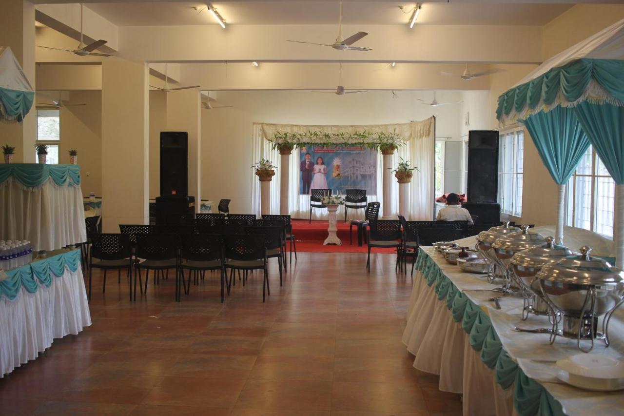 Angamaly Convention Centre Hotell Kochi Exteriör bild