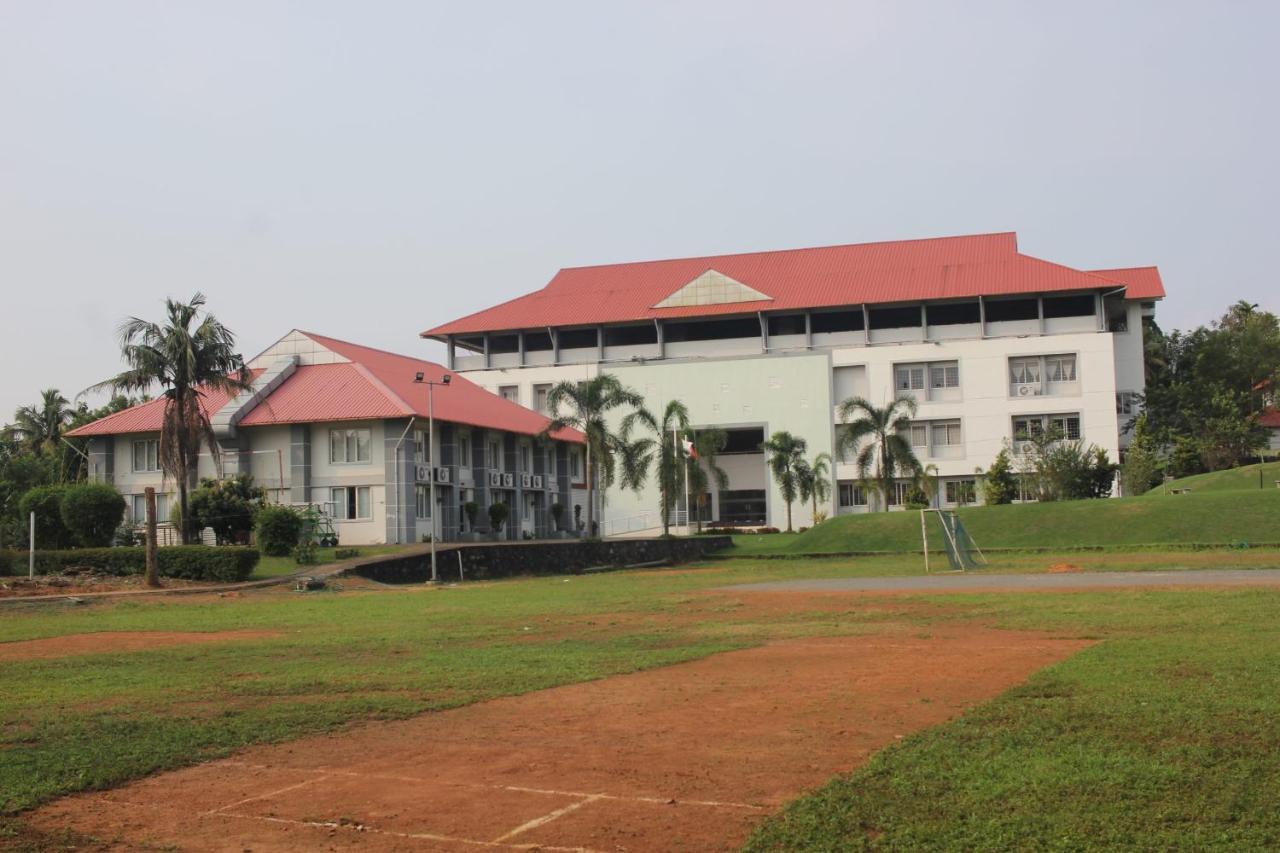 Angamaly Convention Centre Hotell Kochi Exteriör bild