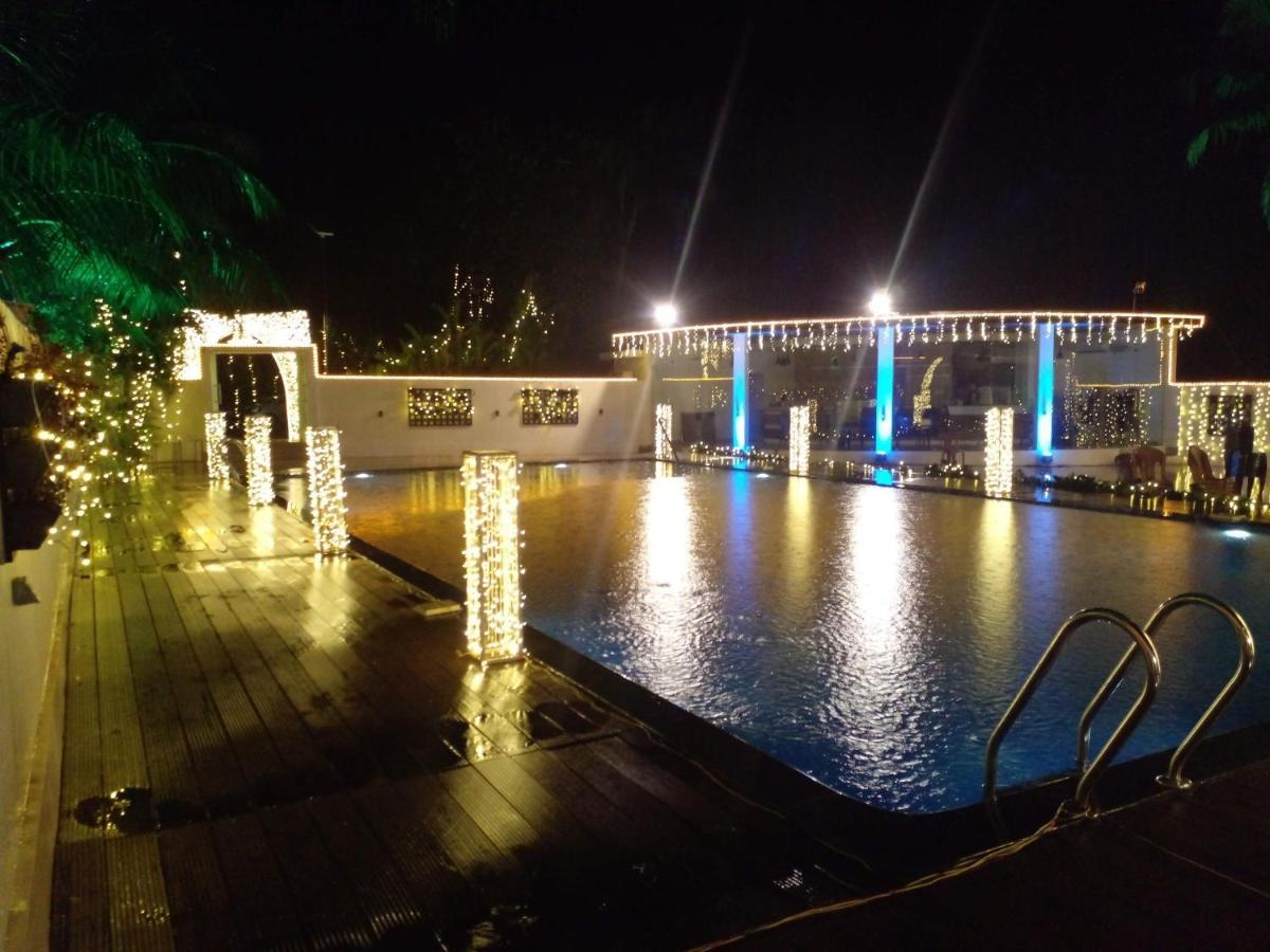 Angamaly Convention Centre Hotell Kochi Exteriör bild
