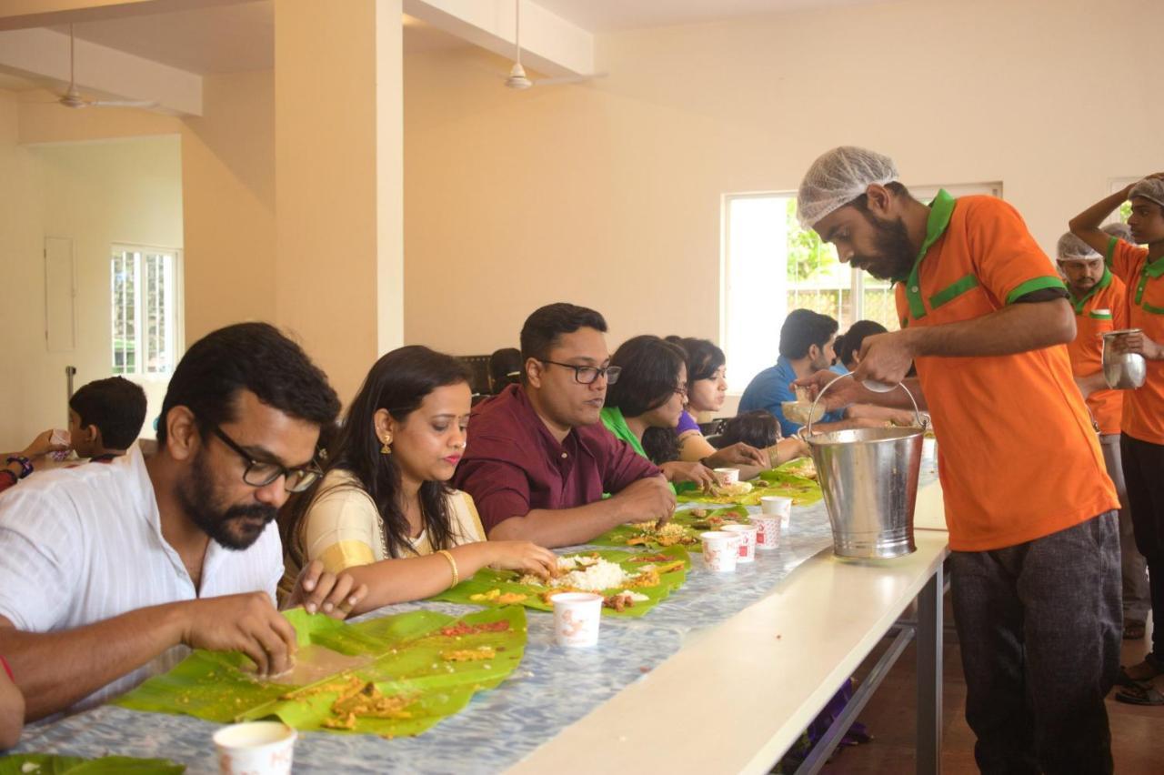 Angamaly Convention Centre Hotell Kochi Exteriör bild