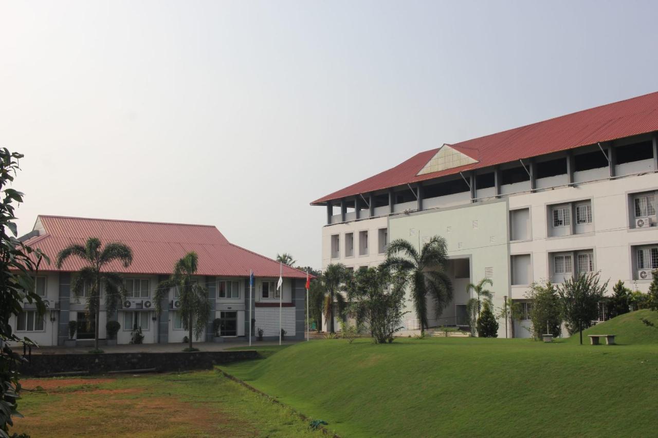 Angamaly Convention Centre Hotell Kochi Exteriör bild