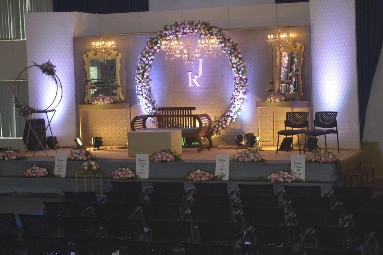 Angamaly Convention Centre Hotell Kochi Exteriör bild